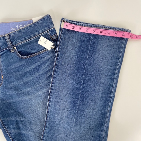 Gap 1969 NWT Boot Cut Mid-Rise Jeans. Size 31/12r - Picture 6 of 8
